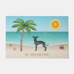 Felpudo Galgo Italiano Negro en Playa Tropical de Verano