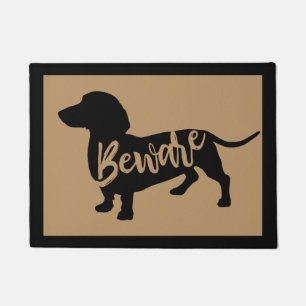 Felpudo Guárdese de la silueta negra de Doxie de la