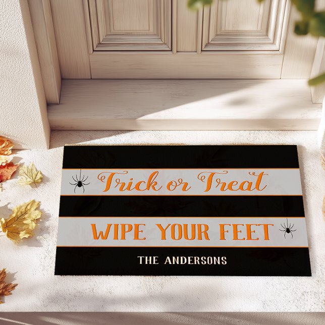 Felpudo Halloween con truco personalizado o trato con pies (Personalized Trick or Treat Halloween Welcome Mat)