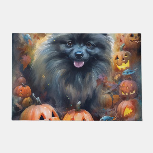 Felpudo Halloween Keeshond con calabazas aterradoras (Anverso)
