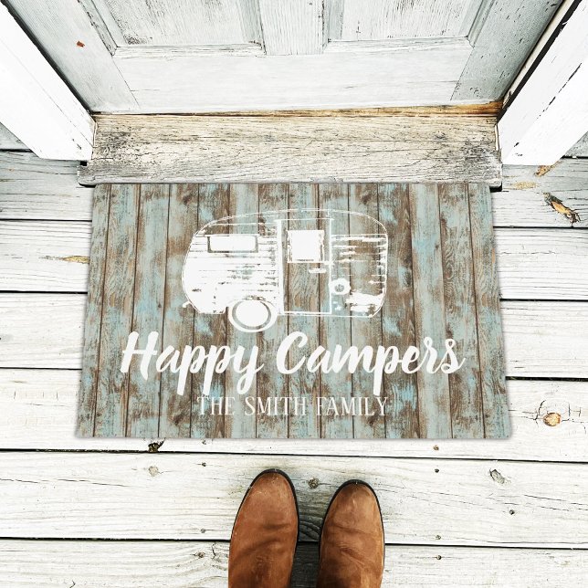 Felpudo Happy Campers Rustic Wood Family Name (Subido por el creador)