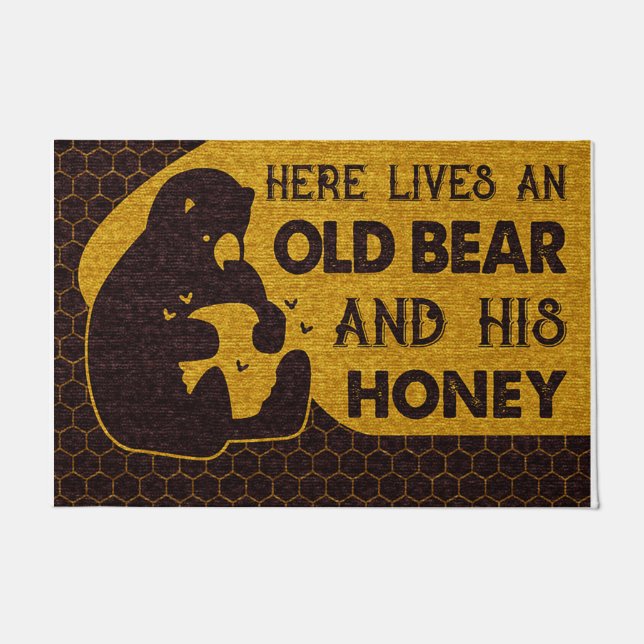 Felpudo Here Lives An Old Bear And His Honey (Anverso)