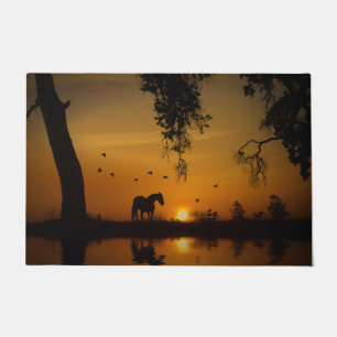 Felpudo Hermoso caballo suroeste al atardecer