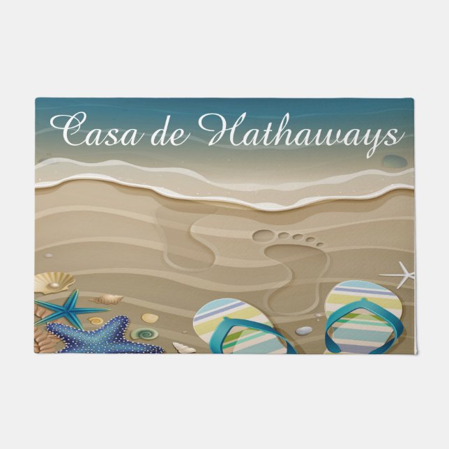 Felpudo Huellas de playa en arena, chancletas, conchas (Anverso)