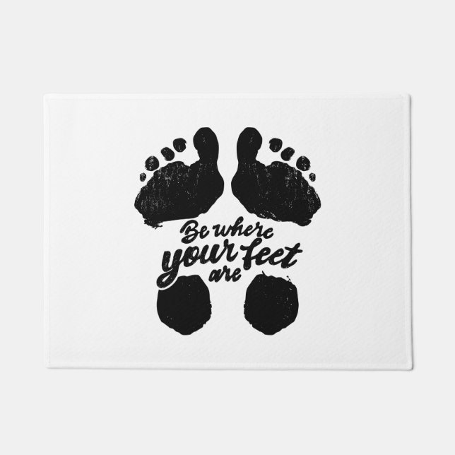 Felpudo Impresión en blanco y negro "Be Where Your Feed" (Anverso)