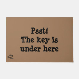 Felpudo La llave está debajo aquí de estera de puerta