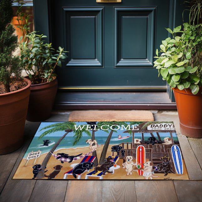 Felpudo Labradores de vacaciones de verano en la isla (Island Summer Vacation Labradors Doormat.  Personalized gift idea for Labrador Owners.)