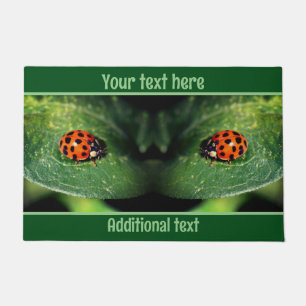 Felpudo Ladybug On Leaf Close Personalizado