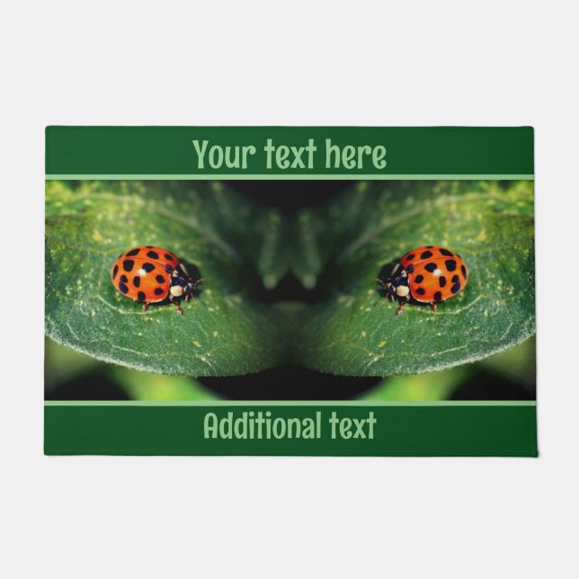 Felpudo Ladybug On Leaf Close Personalizado (Anverso)