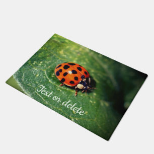 Felpudo Ladybug On Leaf Close Personalizado