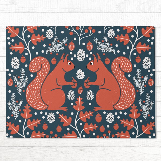 Felpudo Las ardillas rojas en el bosque (Squirrels in the forest woodland pattern doormat)