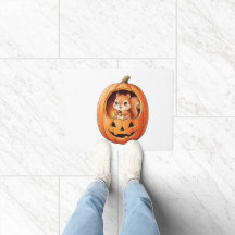 Lindo ardilla dentro de la calabaza de Halloween J