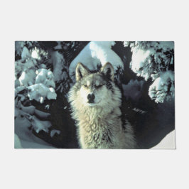 Felpudo Lobo En Camino De Bosque Invernal