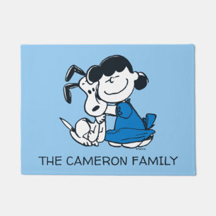 Felpudo Lucy Hugging Snoopy