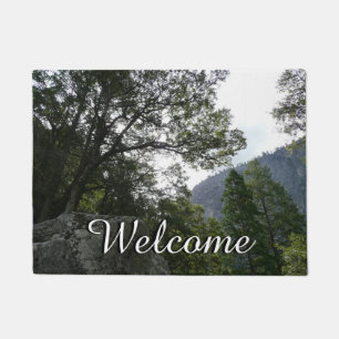 Felpudo Mañana en el sendero a las cataratas vernales en Y