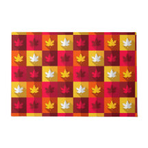 Maple de otoño deja un brillante mosaico