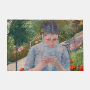 Felpudo Mary Cassatt - Chica cosiendo en un jardín