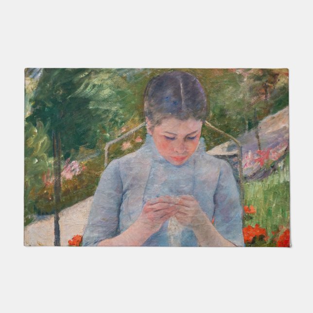 Felpudo Mary Cassatt - Chica cosiendo en un jardín (Anverso)