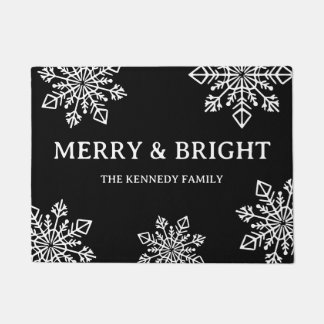 Felpudo Merry And Bright Family Name Black White Snowflake