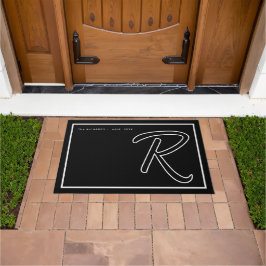 Felpudo Modern Black White Monogram Script Family Name