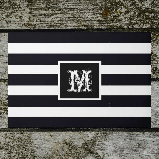 Felpudo Moderno Monogramado Inicial Elegante Blanco Negro (A classic, modern front doormat. Monogrammed initial on an elegant black & white striped background )