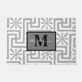 Felpudo Moderno y elegante llave griega monograma gris lin