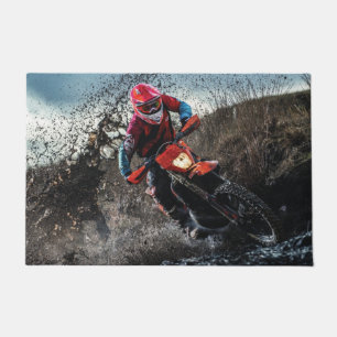 Felpudo Motociclista sucio tirando almohada