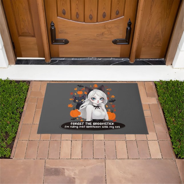 Felpudo Mujer animosa con gato negro. (Exterior)
