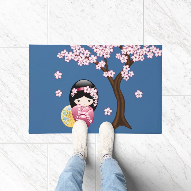 Felpudo Muñeca Kokeshi de primavera - Geisha japonesa suav (Interior)