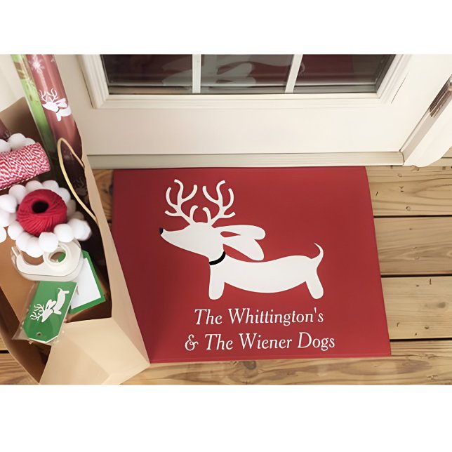 Felpudo Navidades de Dachshund: El salvavidas reno persona (Personalized dachshund door mat featuring your name and a weendeer dachshund)