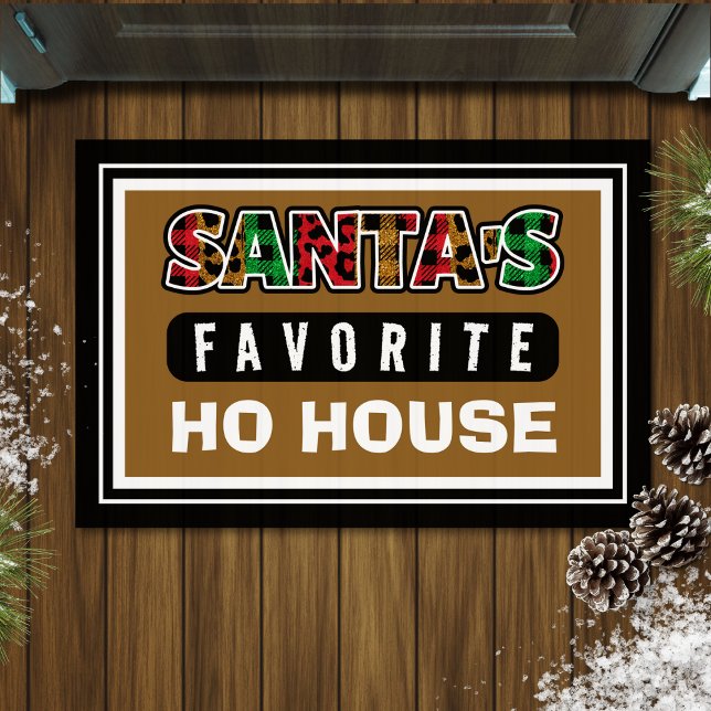 Felpudo Navidades divertidos de la casa de Ho House favori (brown Christmas doormat with funny quote "Santa's favorite ho house")
