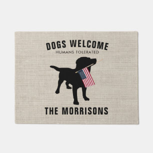 Felpudo negro divertido del apellido de perro del