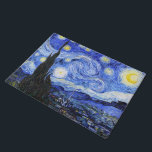 Felpudo Noche estrellada de Vincent Van Gogh<br><div class="desc">Pintura del óleo del maestro holandés Vincent Van Gogh (1853-1890) Probablemente su pintura más famosa, Van Gogh pintó "La noche estrellada" en 1889 de memoria mientras estaba en un asilo en Francia donde se registró para la depresión. La escena representa la vista desde la ventana de su habitación. En la...</div>