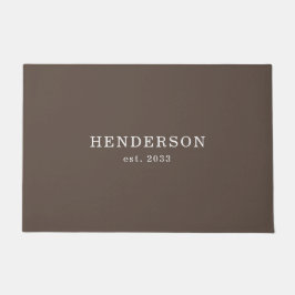 Felpudo Nombre de familia personalizado marrón moderno min