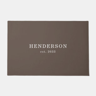 Felpudo Nombre de familia personalizado marrón moderno min
