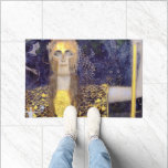 Felpudo Pallas Athena, Gustav Klimt<br><div class="desc">Gustav Klimt (14 de julio de 1862 - 6 de febrero de 1918) era un pintor simbolista austríaco y uno de los miembros más destacados del movimiento secesión de Viena. Klimt es conocido por sus pinturas, murales, bocetos y otros objetos artísticos. Además de sus obras figurativas, que incluyen alegorías y...</div>