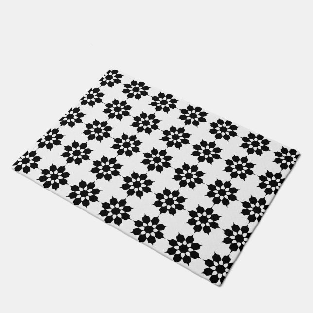 FELPUDO PATRÓN DE FLORES NEGRO Y BLANCO (Angular)
