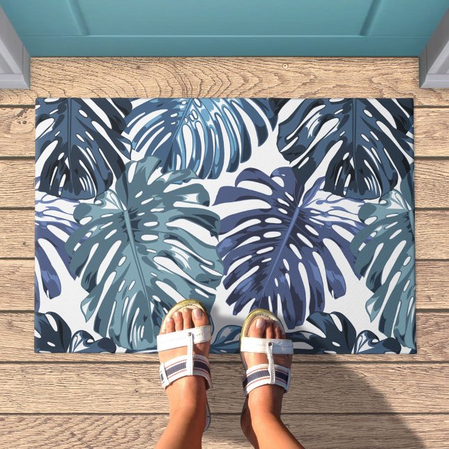 Felpudo Patrón de hojas de monastera blanca tropical azul (Blue monstera leaf pattern doormat)