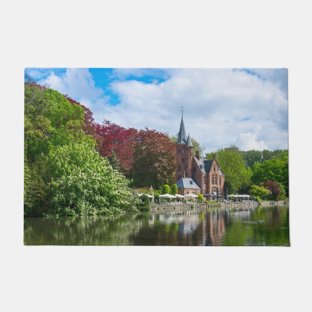 Felpudo Pequeño castillo cerca del lago en Brujas, Bélgica (Anverso)