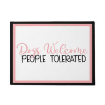 Perros Bienvenidos, Gente Tolerada Puerta Mat