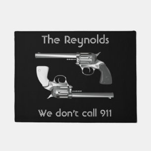 Felpudo Personalizado "no llamamos 911" con los revólvere