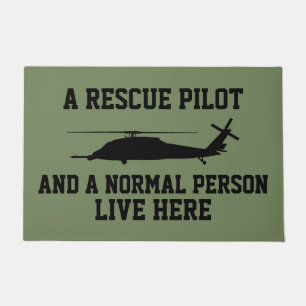 Felpudo Piloto Pave Hawk y persona normal