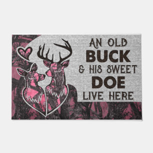 Felpudo Pink An Old Buck Y Su Dulce Doe