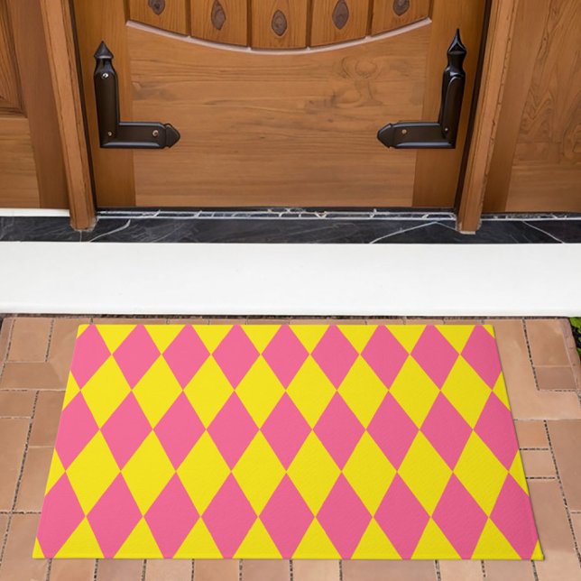 Felpudo Pink and Yellow Harlequin Checkered Design  (Subido por el creador)