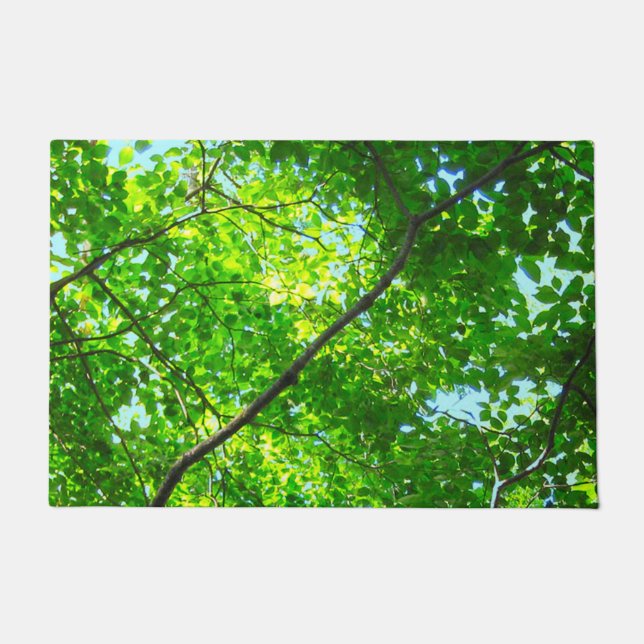 Felpudo Pozo de ramas verdes y leafy con cielo azul (Anverso)