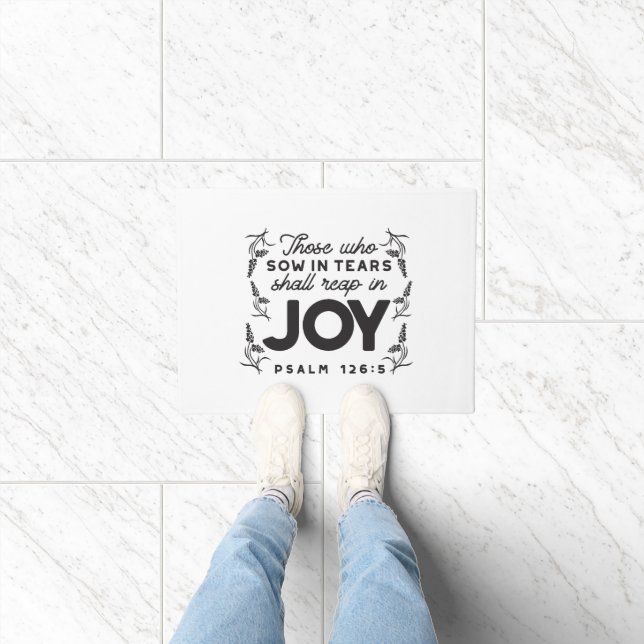 Felpudo Psalm 126:5 Scripture Typography – Reap in Joy (Interior)