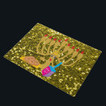 Felpudo Purpurina de Faux de oro de Cute Menorah y Dreidel<br><div class="desc">Hermoso Doormat para Hanukkah,  con diseño de Purpurinas de burro de oro de Menorah y Dreidel</div>