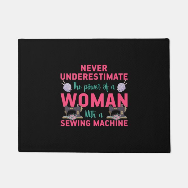 Felpudo Quilter The Power Of A Woman With A Sewing Machine (Anverso)