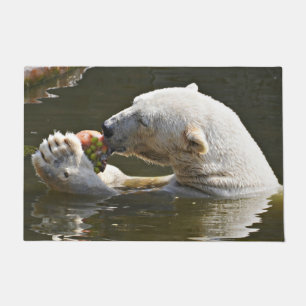 Felpudo Retrato de oso polar comiendo fruta