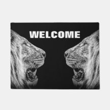 Retratos de leones en bienvenida negra